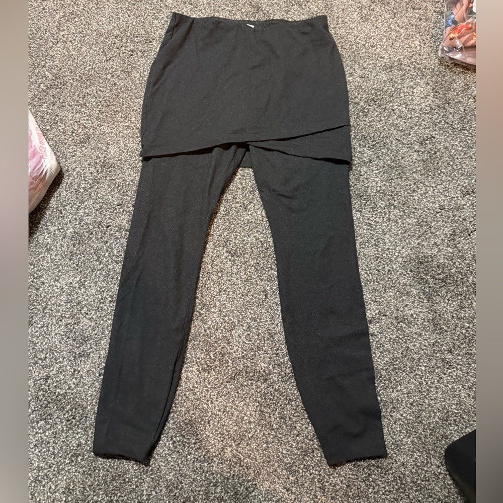 CAbi M’Leggings skirted leggings, charcoal gray polyester color